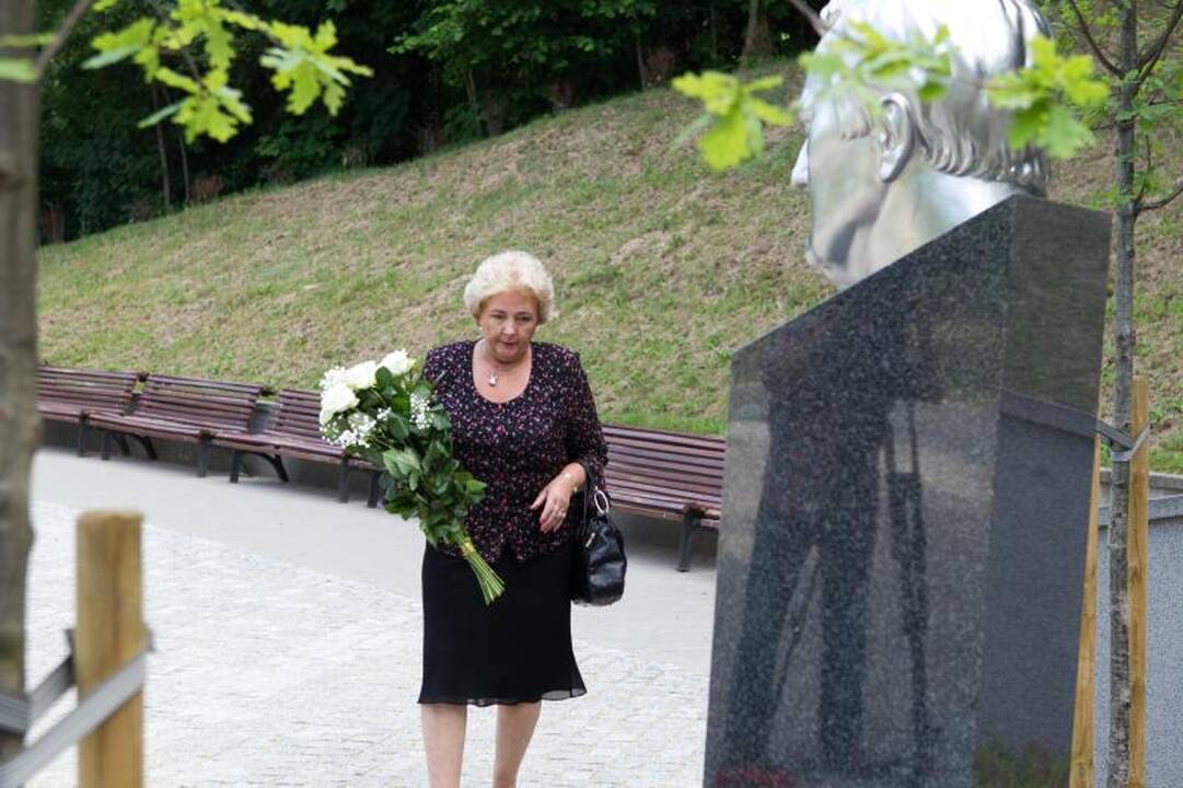 Vilniaus kapinėse pagerbtas A. M. Brazausko atminimas