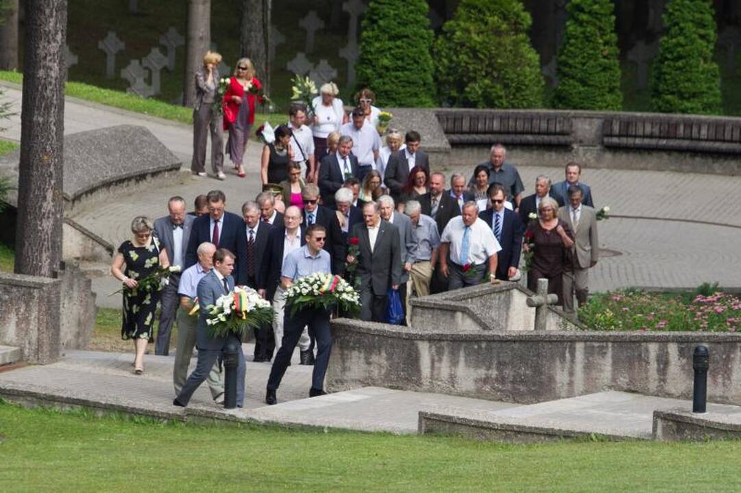 Vilniaus kapinėse pagerbtas A. M. Brazausko atminimas
