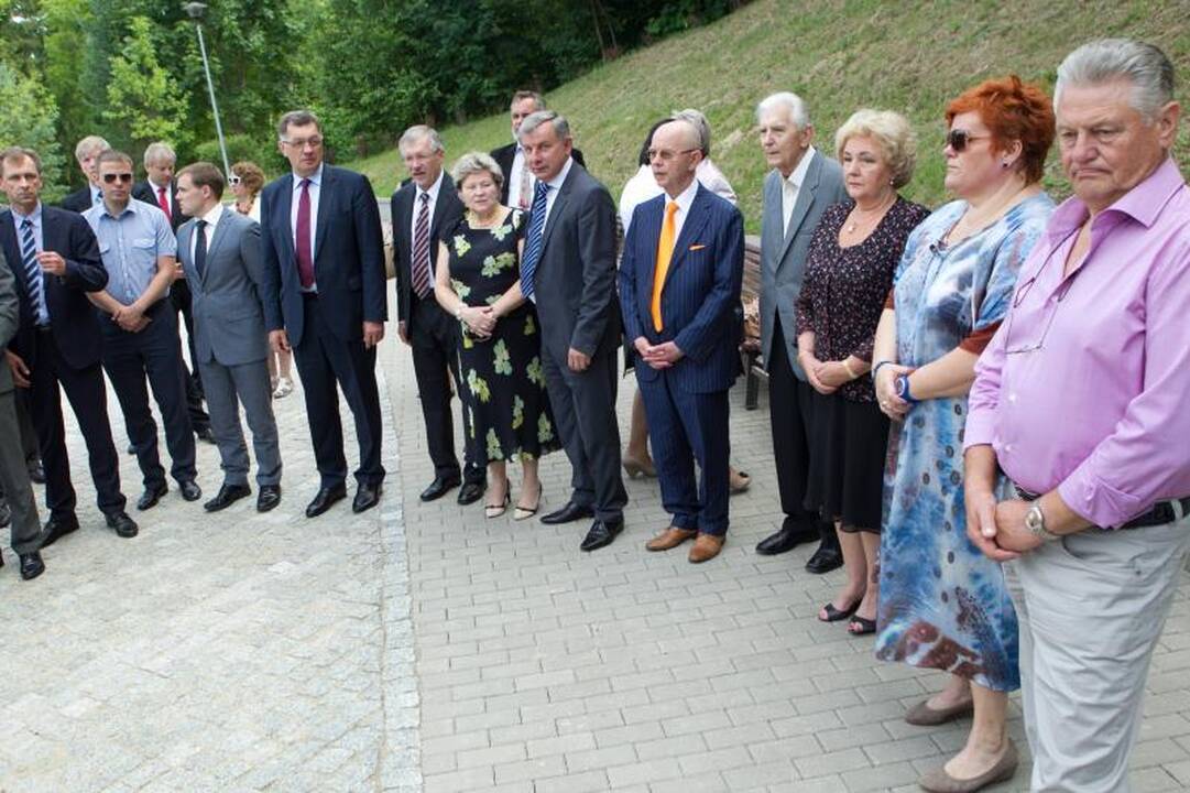 Vilniaus kapinėse pagerbtas A. M. Brazausko atminimas