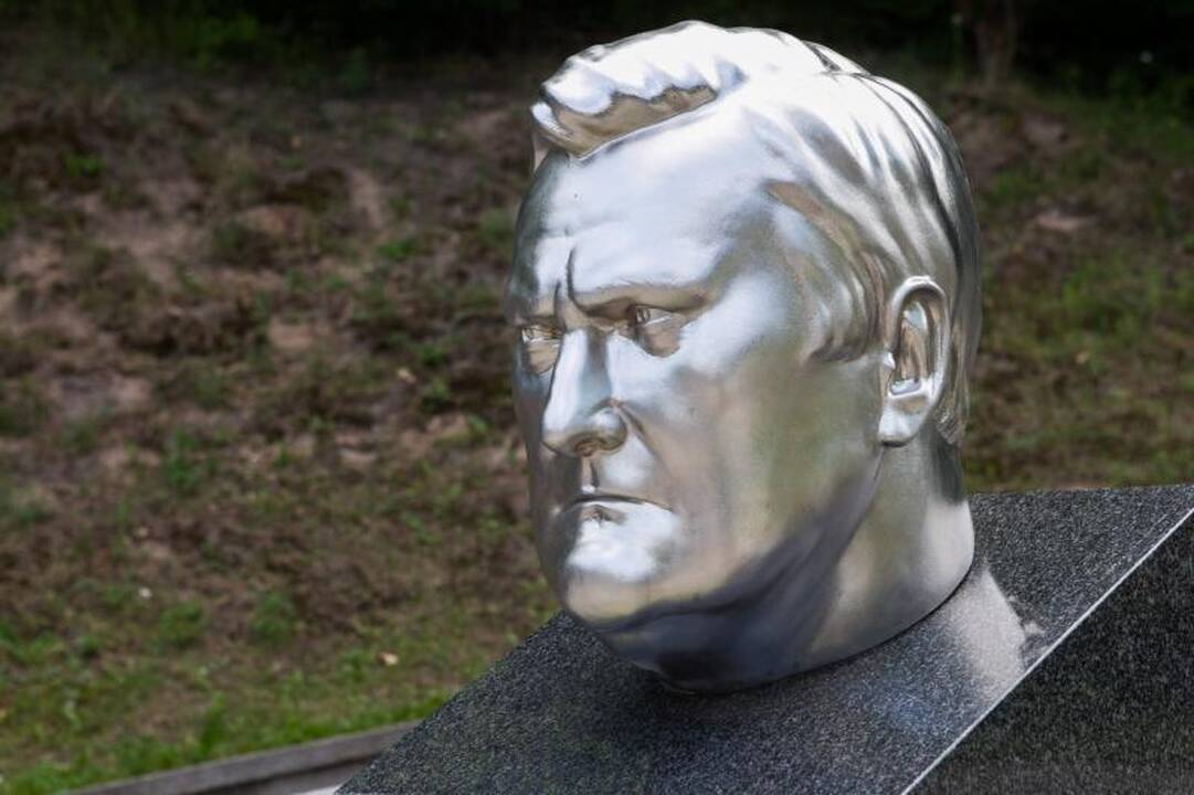 Vilniaus kapinėse pagerbtas A. M. Brazausko atminimas