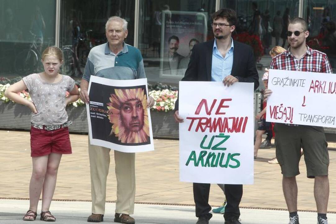 Karas tęsiasi: „mikriukai“ į gatves išriedės ir kitą savaitę (kainos)