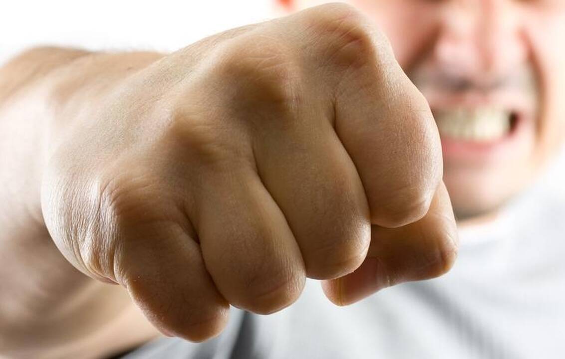 Pareigūnas šeštadienio vidurnaktį namuose talžė žmoną