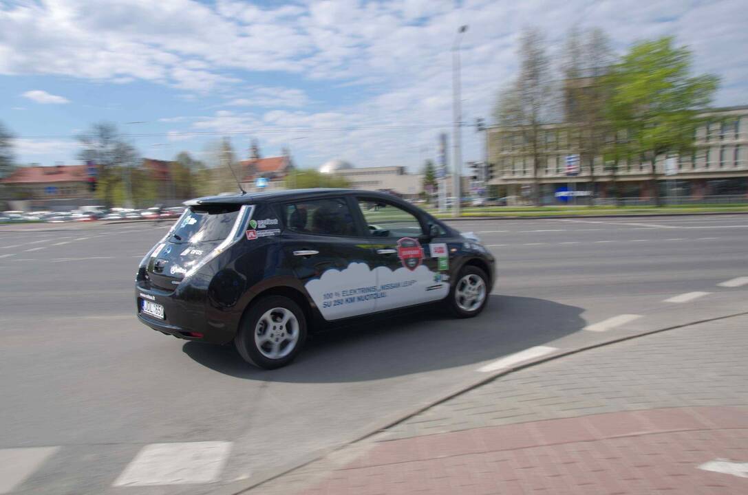 Prasidėjo elektromobilių lenktynės Vilnius-Palanga