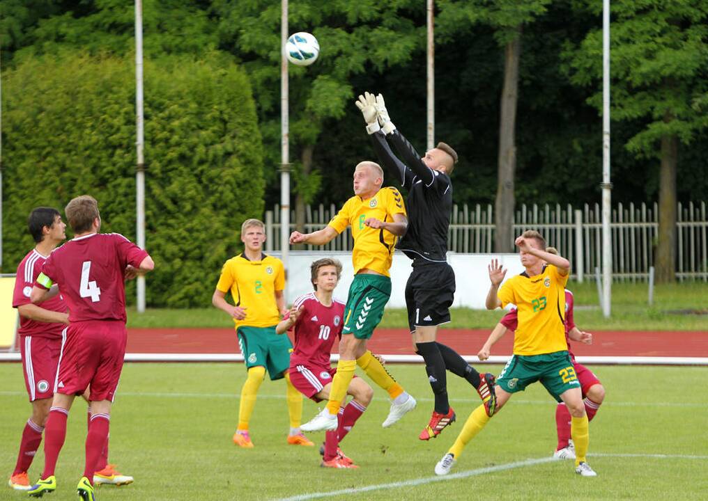 Jaunių futbolo varžybos : Lietuva - Latvija 