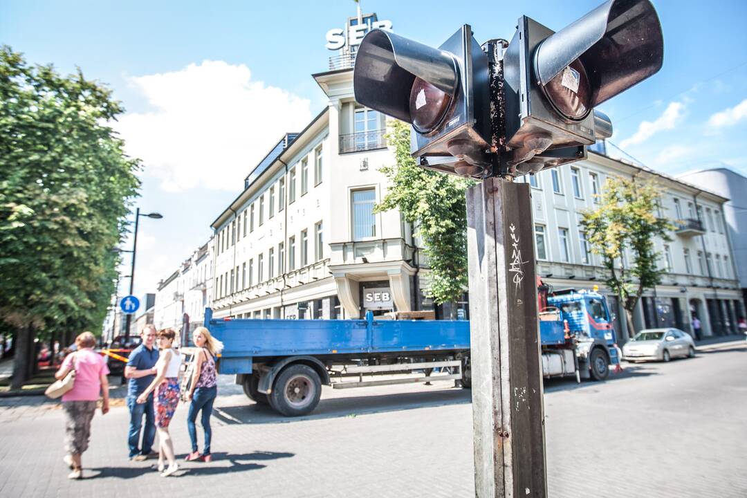 Keičiami šviesoforai Laisvės alėjoje