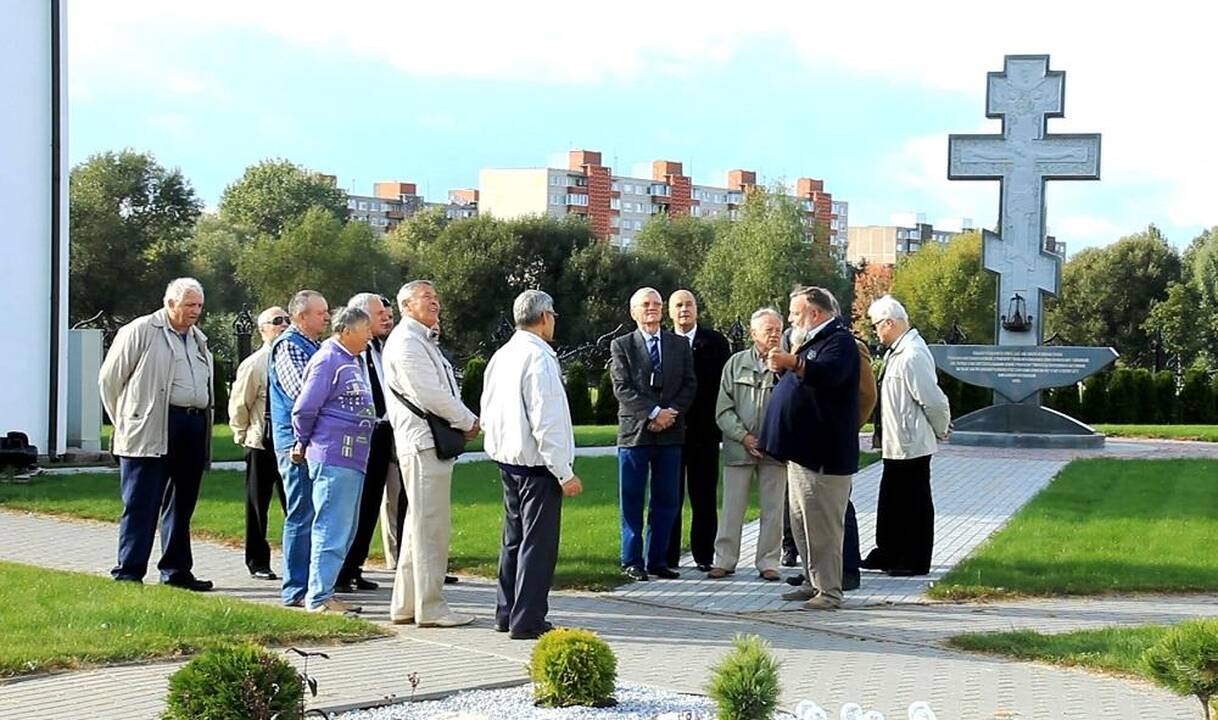 Vieta: jūrų kapitonų susitikimas prie Švento Mykolo Apvaizdos cerkvės kryžiaus.
