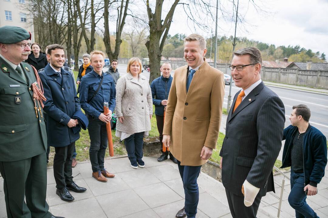 Atidengta gatvės lentelė olandų kalba