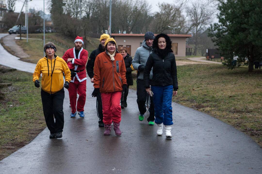 Sveikuoliai metus pradėjo maudynėmis Nemune