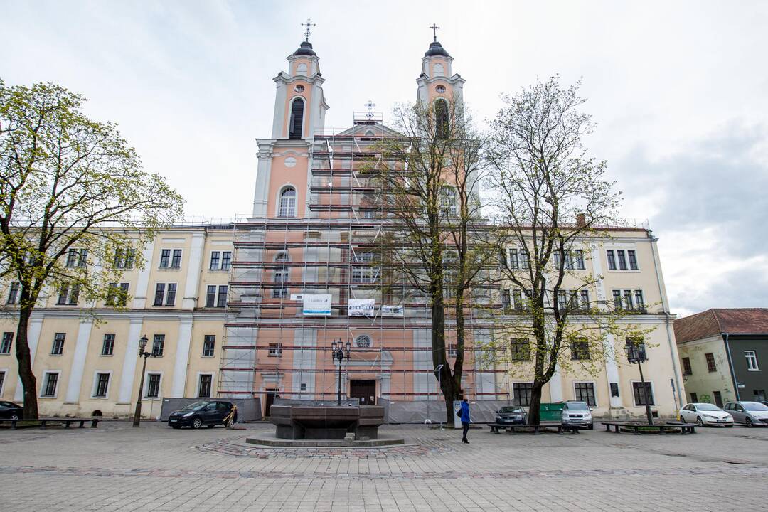 Pabaigta Jėzuitų bažnyčios fasado restauracija