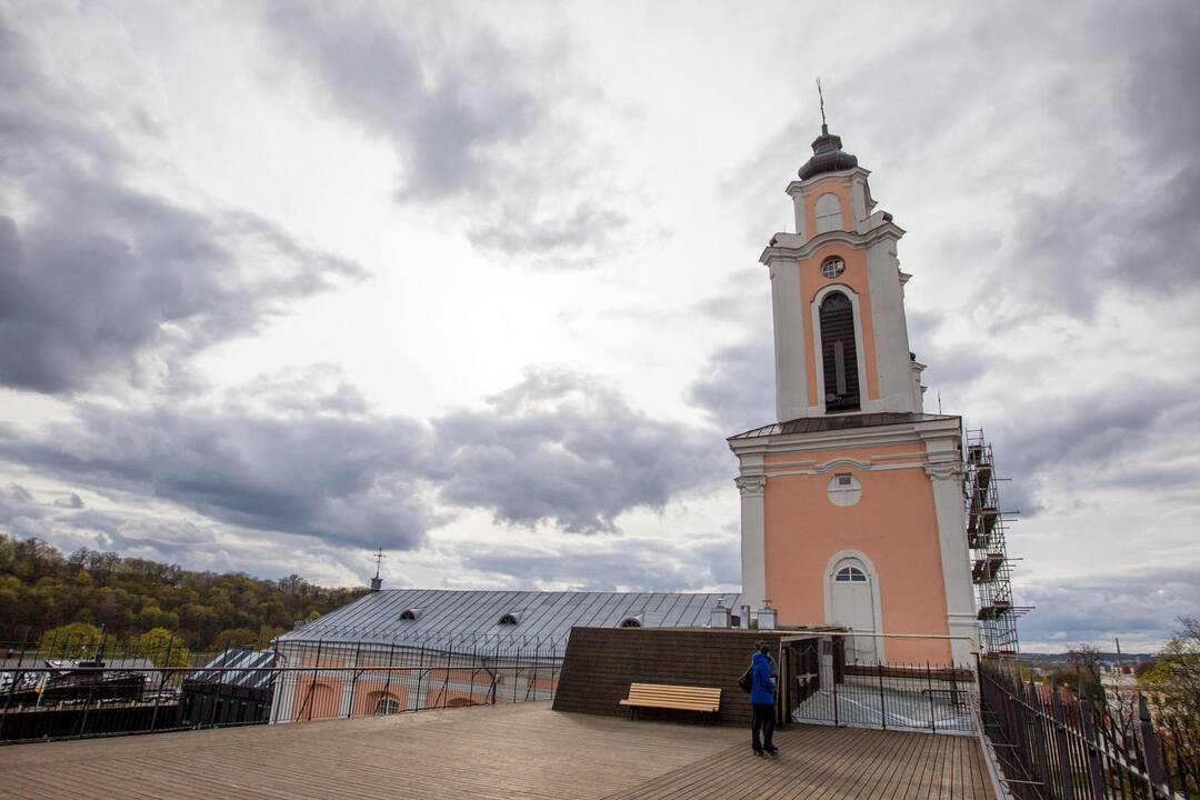 Pabaigta Jėzuitų bažnyčios fasado restauracija