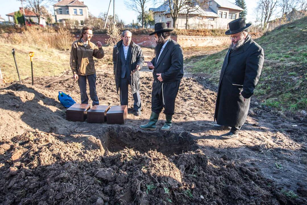 Žydų palaikų laidojimas VII forte