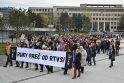 Opozicinės partijos rengė protestus prieš RTVS uždarymą.