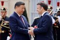 Emmanuelis Macronas su Kinijos lyderiu Xi Jinpingu.