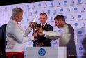 Misija: stebint Lenkijos prezidentui A. Dudai (viduryje), pirmieji Europos žaidynių Taikos ugnies estafetę perėmė tituluoti lengvaatlečiai A. Wlodarczyk (kairėje) ir R. Korzeniowskis.