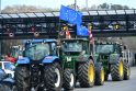 Kliūtis: protestuodami Ispanijos ūkininkai blokavo sieną su Prancūzija.