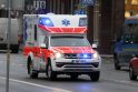 Situacijos: yra vairuotojų, kurie net nesistengia praleisti greitosios medicinos pagalbos automobilių su švyturėliais ir garso signalu.