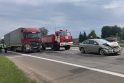 Kelyje link Jonavos – masinė avarija: automobiliai – suknežinti, nukentėjo trys žmonės