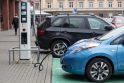 Problema: elektromobilių entuziastų teigimu, priežastis, kodėl Lietuvos keliuose nėra daug šių transporto priemonių, – santykinai aukšta elektra varomų lengvųjų automobilių kaina ir nepakankamai išplėtota infrastruktūra.