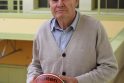 Nepamirštama: LSU garbės daktaras M.Paulauskas – istorinėje savosios "Alma mater" krepšinio salėje.