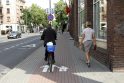 Problema: klaipėdiečiai piktinasi, jog dviratininkai nevengia važiuoti pėstiesiems skirtais takais.