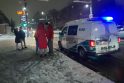 Gatvėje Kaune vyras smurtavo prieš moterį: teko įsikišti policijai