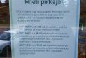 Nustebino: kai kasininkėms pabodo kartoti tą patį, ant parduotuvės vitrinos buvo pakabinta tokia žinutė pirkėjams.