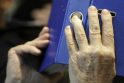 Iš senolės sukčiai išviliojo 8,7 tūkst. litų Iš senolės sukčiai išviliojo 8,7 tūkst. litų