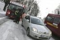 Žiema Kaune: rytą vairuotojus pasitiko snieguotos įkalnės (papildyta)