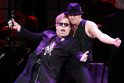 Eltonas Johnas dėl „kvėpavimo takų infekcijos“ atšaukė koncertus JAV
