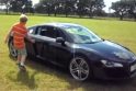 Vienuolikmečio „driftas“ su „Audi R8“ 