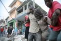 Haityje iš po griuvėsių ištraukta daugiau nei 90 gyvų žmonių