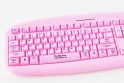 Blondinėms – rožinė kompiuterio klaviatūra