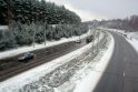 Kelių būklė: eismo sąlygos neblogos, vietomis sninga