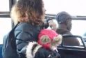 Autobuse: agresyvi mamytė numeta vaiką ir puola keleivei į „atlapus“ Autobuse: agresyvi mamytė numeta vaiką ir puola keleivei į „atlapus“