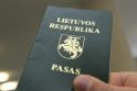 Sulaikytas britas bandė suvalgyti padirbtą lietuvišką pasą Sulaikytas britas bandė suvalgyti padirbtą lietuvišką pasą
