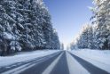 Lietuvoje naktį snigo, keliai valomi, tik kai kur - barstomi