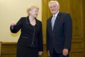 Vertinimai: D.Grybauskaitė kol kas atsargiai vertina planus padidinti PVM, o V.Adamkus tai vadina apgailėtina būtinybe.