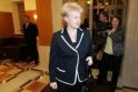 Prezidentės apsauga tuštins biudžetą Prievolė: D.Grybauskaitę apsauga lydi kiekviename žingsnyje.