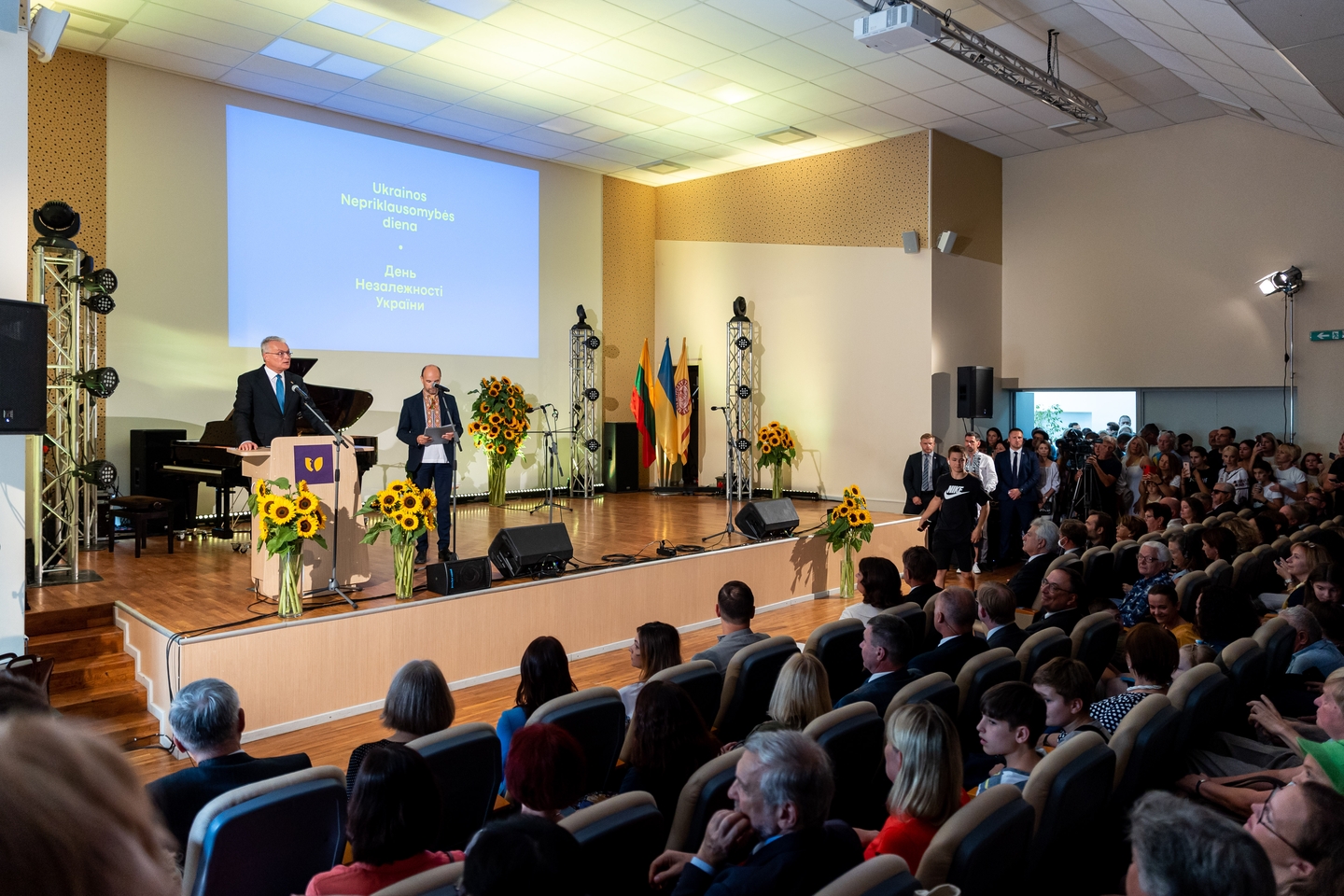 Prezidentas ir pirmoji ponia apsilankė Ukrainos centre Vilniuje