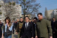 Ukrainoje viešintis japonų premjeras aplankė Bučą
