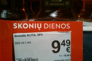 Ragina būti atidžius: 500 ml brendžio kainuoja daugiau nei 700 ml?