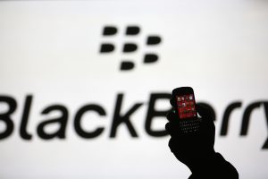 „BlackBerry“ atsikratė nuostolių, nustebinusi rinkas