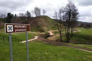 Žiemą piliakalniai ne mažiau žavūs nei vasarą