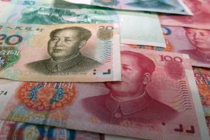 Tiesioginių investicijų srautai į Kinija šiemet sumenko 28 procentais
