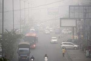 Toksiško smogo Indijos sostinėje indeksas daugiau kaip 60 kartų viršija PSO limitą