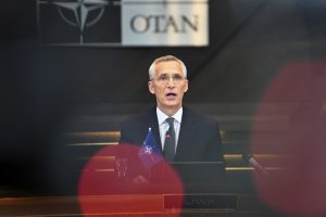 J. Stoltenbergas: NATO galėjo užkirsti kelią Rusijos invazijai, bet to nepadarė