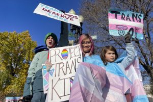 Trumpas pažadėjo sustabdyti „transseksualų beprotybę“