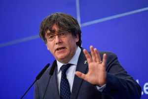 Europos Parlamentas panaikino buvusio Katalonijos lyderio C. Puigdemont'o neliečiamybę