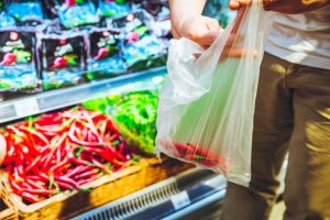 Švedija ketina atsisakyti plastikinių maišelių apmokestinimo