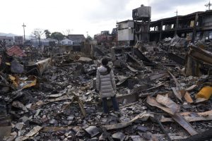 Po žemės drebėjimo Japonijoje tęsiamos dingusiųjų paieškos: pasigendama daugiau nei 50 žmonių